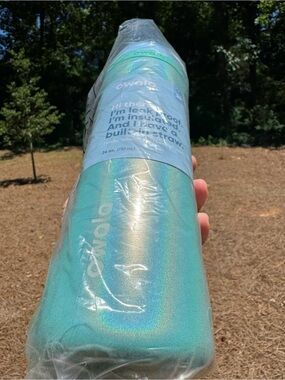 Morning Dew 24 oz Owala Iridescent Turquoise Insulated Water Bottle, BNWT